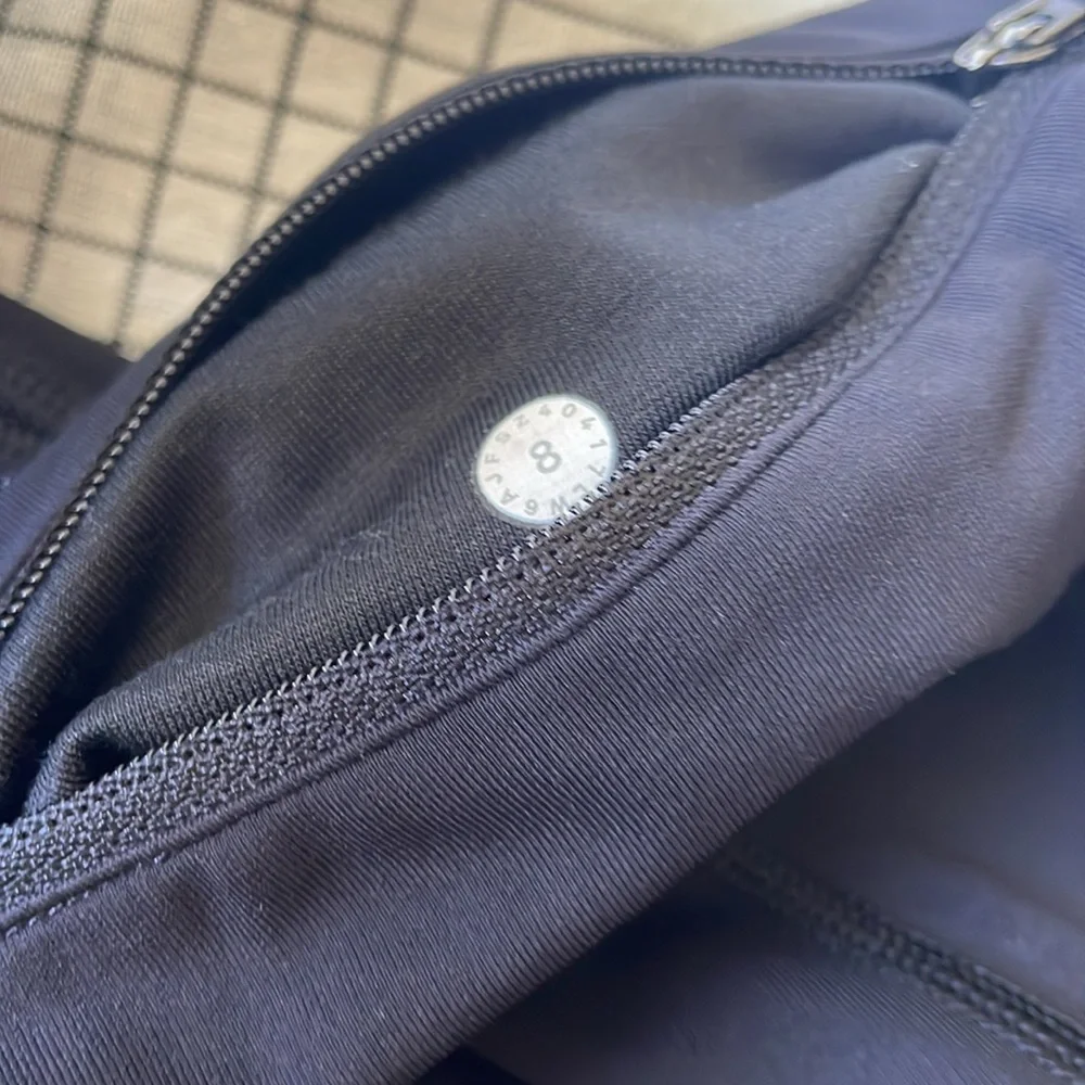 Lululemon Athletica - Picture 6 of 7